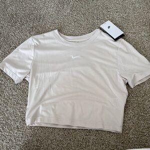 NWT Never Worn Cropped  NIKE tee. Sz M